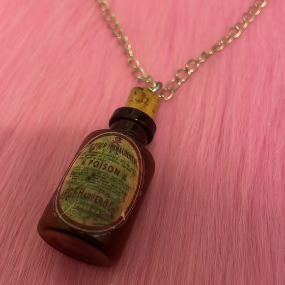 Poison bottle necklace ☠️ - Picture 6 of 6